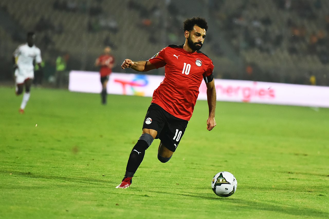 Mohamed Salah jugando con la Selección de Egipto, máximo goleador histórico de los Faraones.