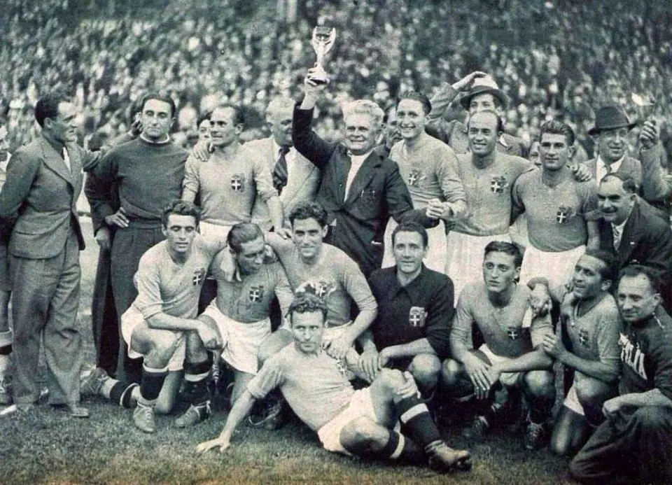 Selección de Italia campeona del Mundial 1938, la primera gran dinastía de la historia de los Mundiales.