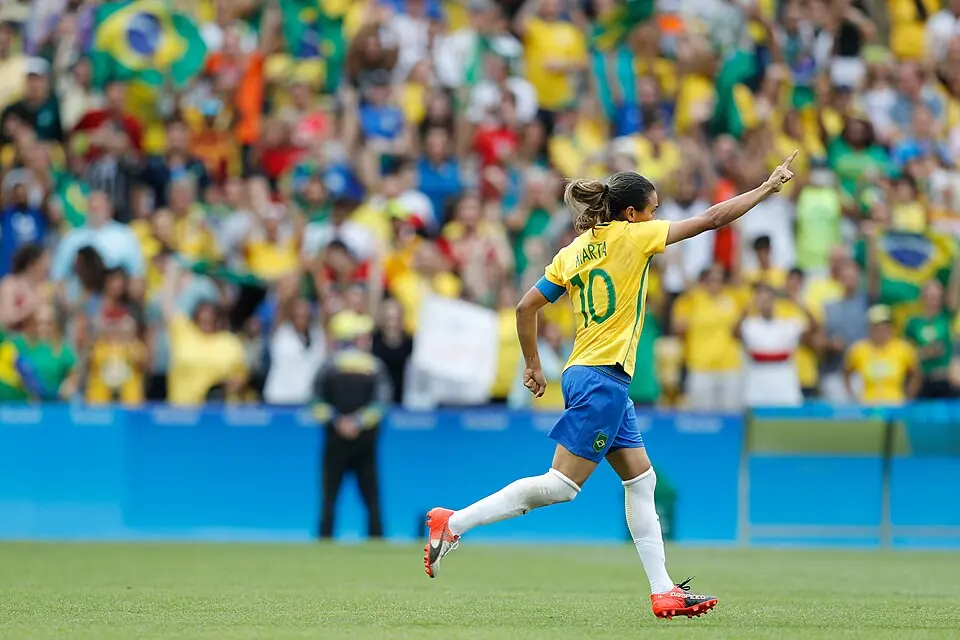 Marta Vieira celebra un gol con Brasil en Maracaná.