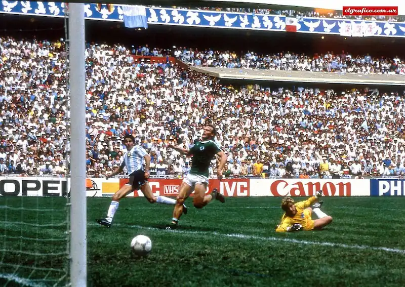 Gol de Burruchaga en la final contra Alemania en el Mundial de México. 