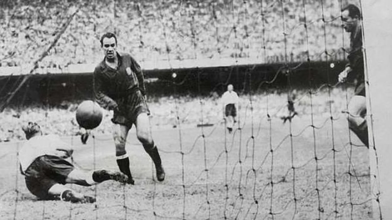 Gol de Zarra contra Inglaterra en el Mundial 1950.