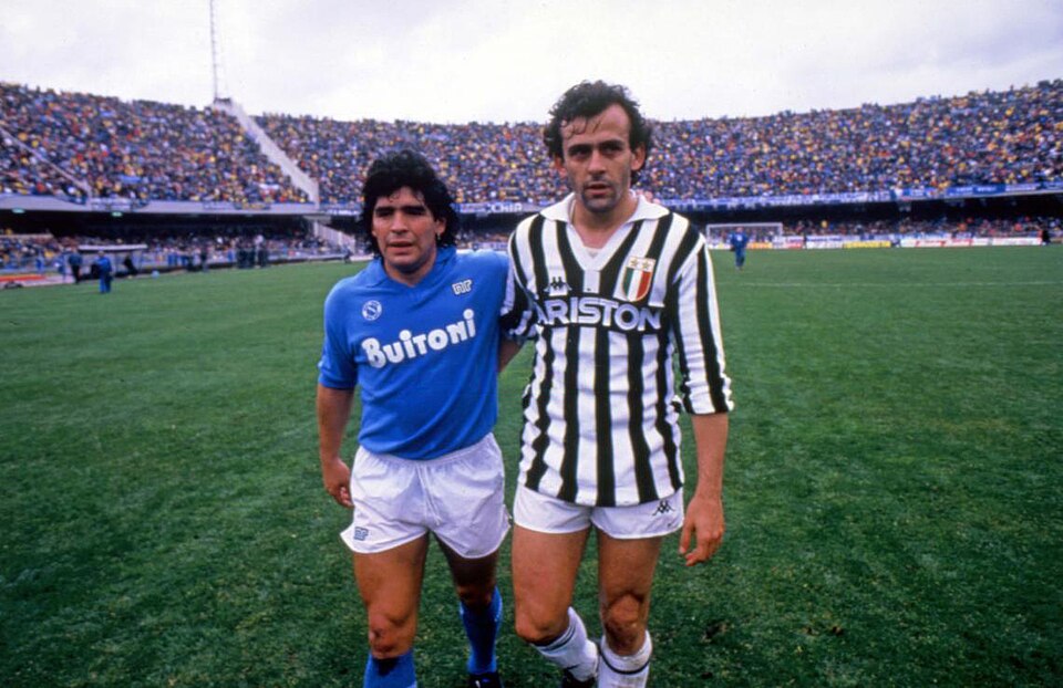 Maradona y Platini antes de un partido entre el Napoli y la Juventus.