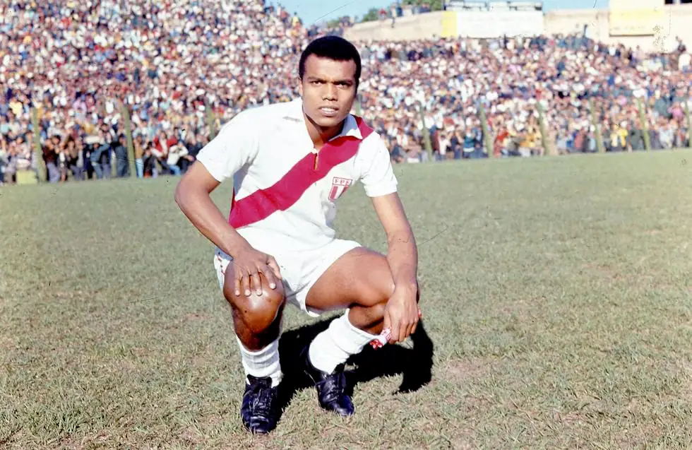Teófilo Cubillas con la selección de Perú.
