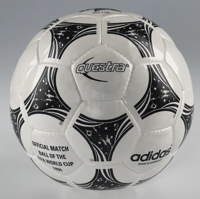Adidas Questra, balón oficial del Mundial de USA 1994.