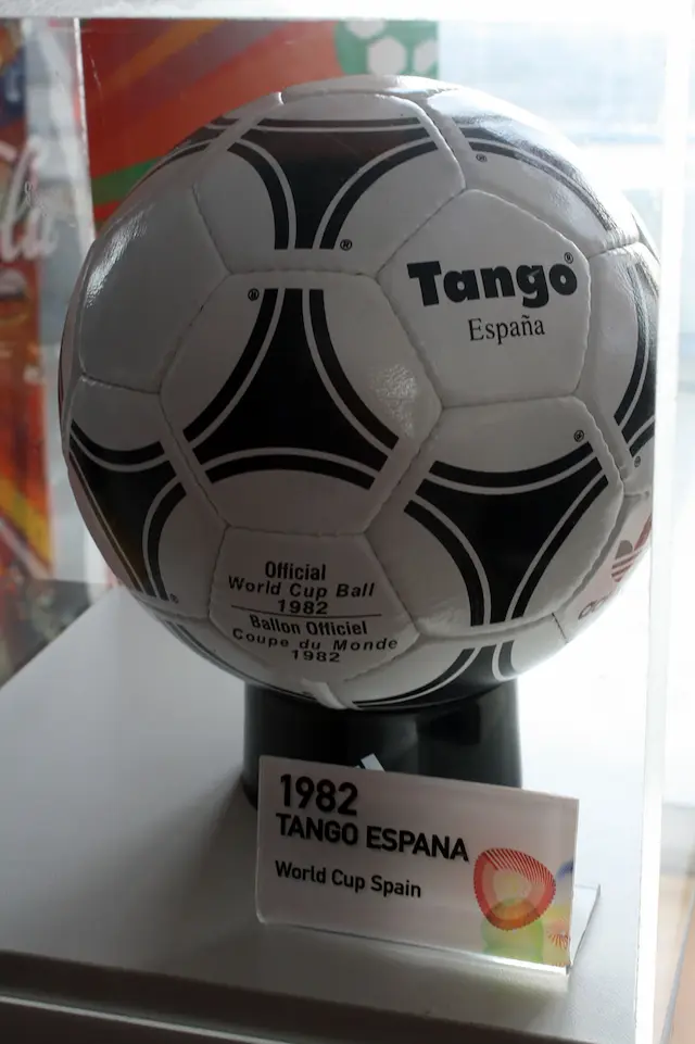 Tango España, balón oficial del Mundial 1982.