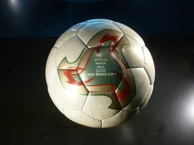 Fevernova, balón del Mundial de Corea y Japón 2002.