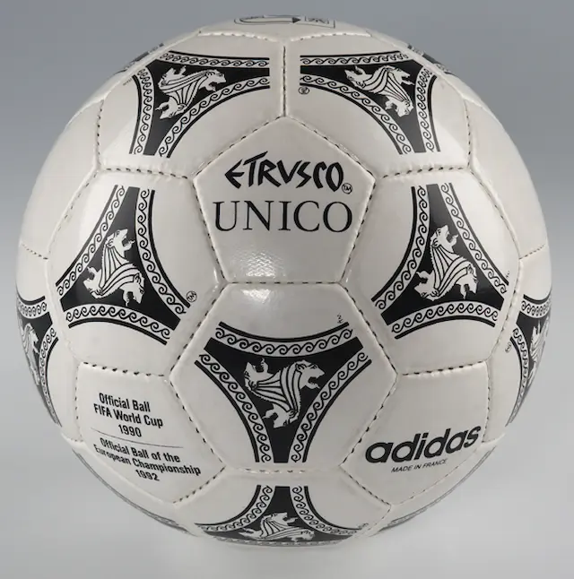 Adidas Etrusco Único, balón oficial de Italia 1990.