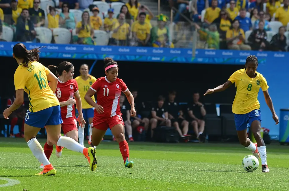 Formiga en un partido con Brasil. La persona con más Mundiales disputados.