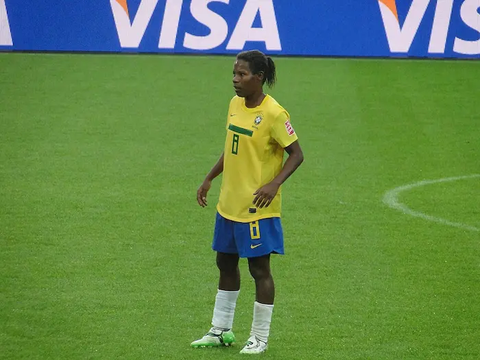 Formiga en un partido con Brasil.