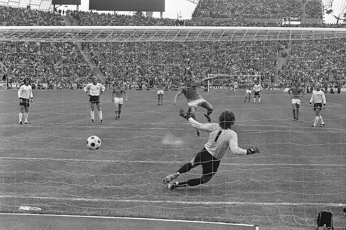 Penalti anotado por Johan Neeskens en la final del Mundial de Alemania 1974. 