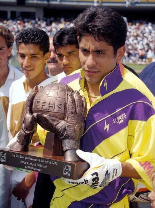 Jorge Campos, portero mexicano en 1993.