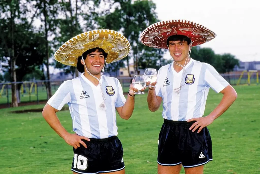 Brindis entre Maradona y Passarella en el Mundial 1986.