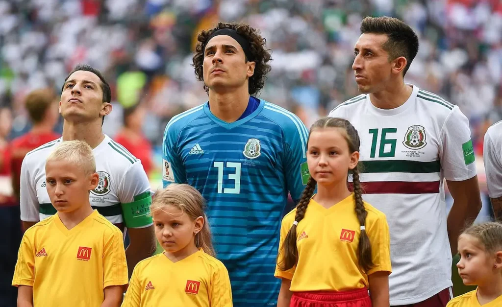 Guillermo Memo Ochoa en un partido con la selección mexicana.