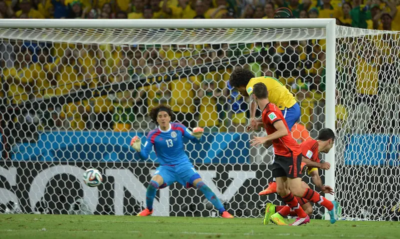Memo Ochoa en el partido entre México y Brasil del Mundial 2014.