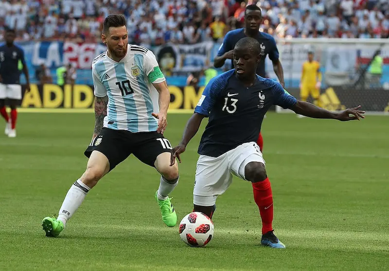 Messi y Kanté durante el partido entre Argentina y Francia de Rusia 2018.