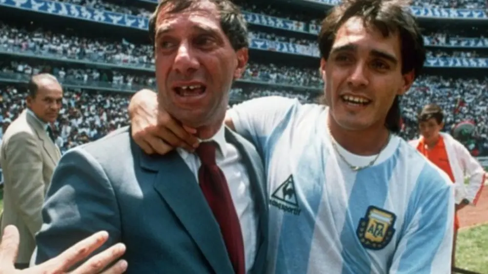 Carlos Bilardo festeja el título obtenido por Argentina en México 86.