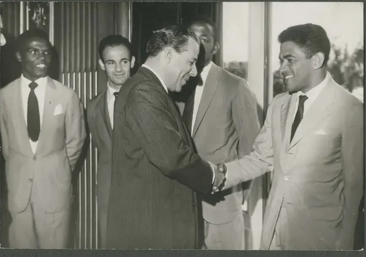 Garrincha junto al presidente de Brasil en 1962.