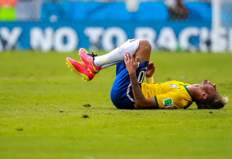 Lesión de Neymar en el Mundial de Brasil 2014.