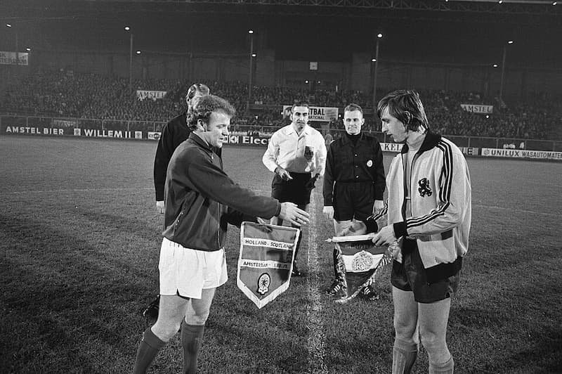 Billy Bremner y Johan Cruyff, capitanes de Escocia y Holanda en los años 70.