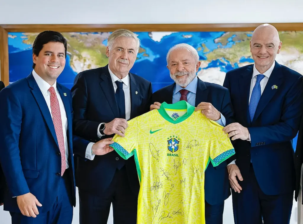 Carlo Ancelotti otro que sufrió la maldición de los entrenadores extranjeros en los Mundiales.
