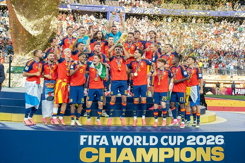 Jugadores de España en el Mundial 2026 festejan el triunfo.