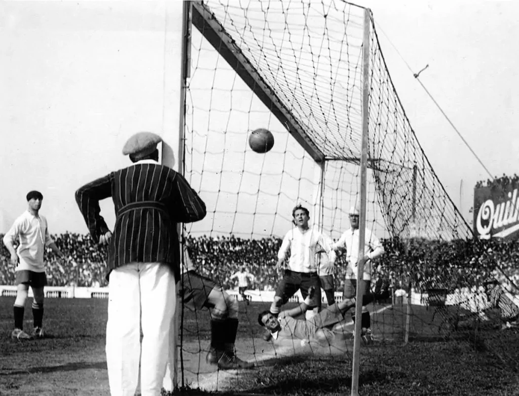 El primer gol Olímpico de la historia de Onzari.