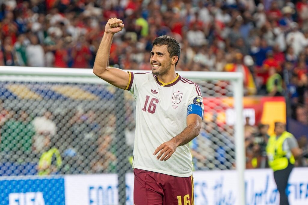 Rodri Hernández en un partido con España del Mundial 2026.