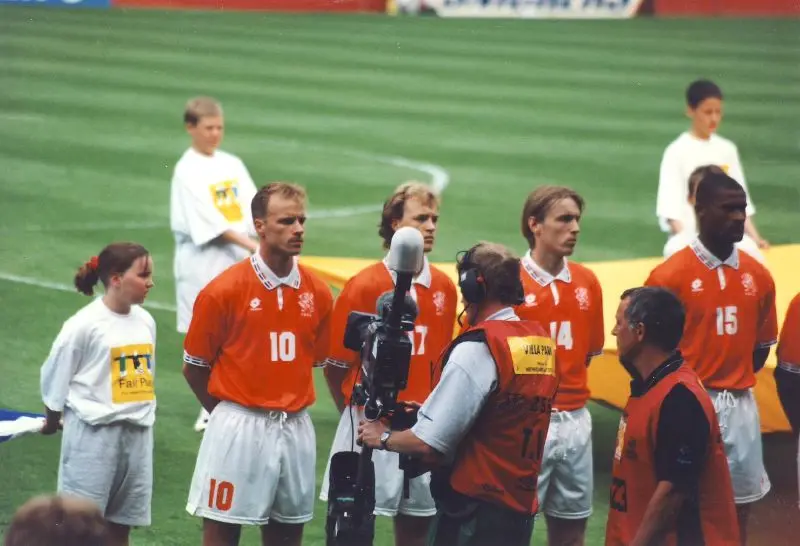 Dennis Bergkamp en la Eurocopa 1996.