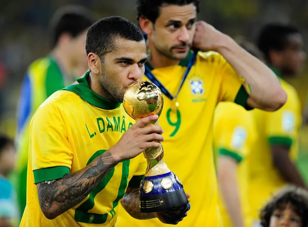 Dani Alves, uno de los futbolistas con más títulos oficiales de la historia.