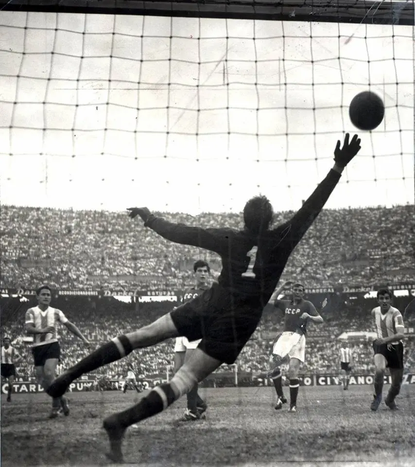Lev Yashin mitico portero de la Unión Soviética.
